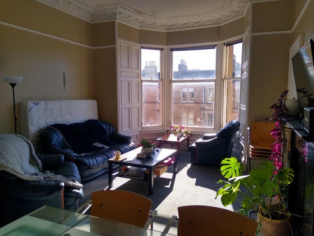 Double bedroom in beautiful friendly flat Main Photo