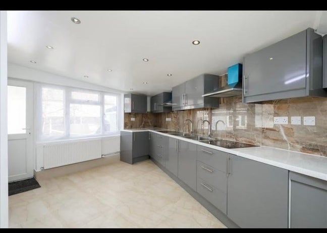 New Furnished double room in Park Royal Main Photo