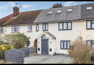 Spacious 1 Bedroom Ground Floor Flat with Garden Main Photo