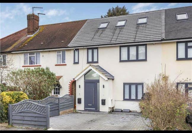 Spacious 1 Bedroom Ground Floor Flat with Garden Main Photo