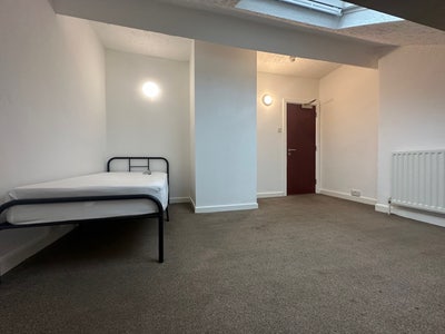  &pound;100 Deposit Furnished Rooms  All Bills Included Main Photo