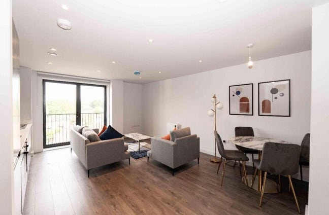 [GIRLS ONLY] Double room in modern 3-bed flat Main Photo