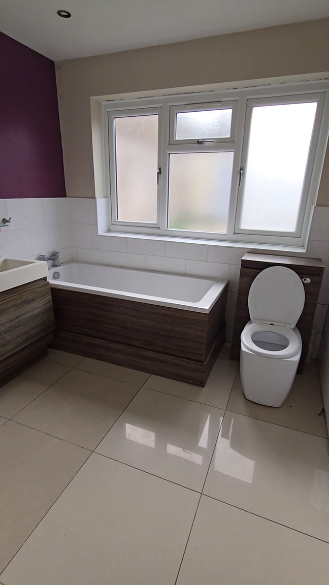 Double room available for single/couple/sharing  Main Photo