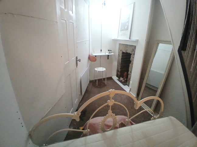 Professionals, students, workers, tourists wanted. Main Photo