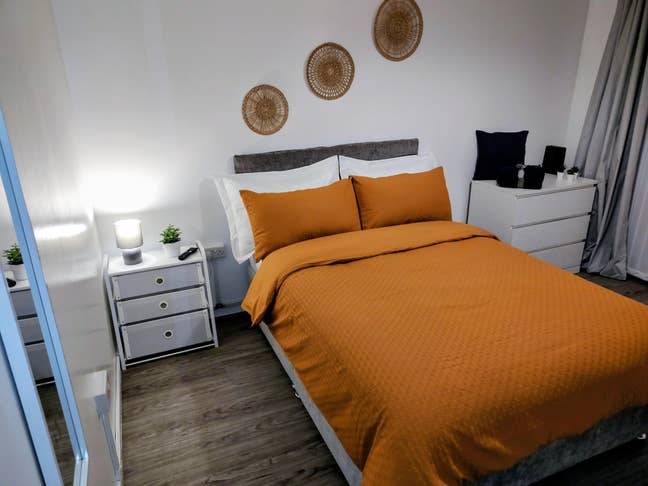 **Spacious Double Room To Rent** Main Photo