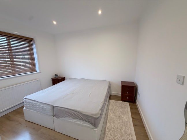 Spacious Double Room  + Own Bathroom Main Photo