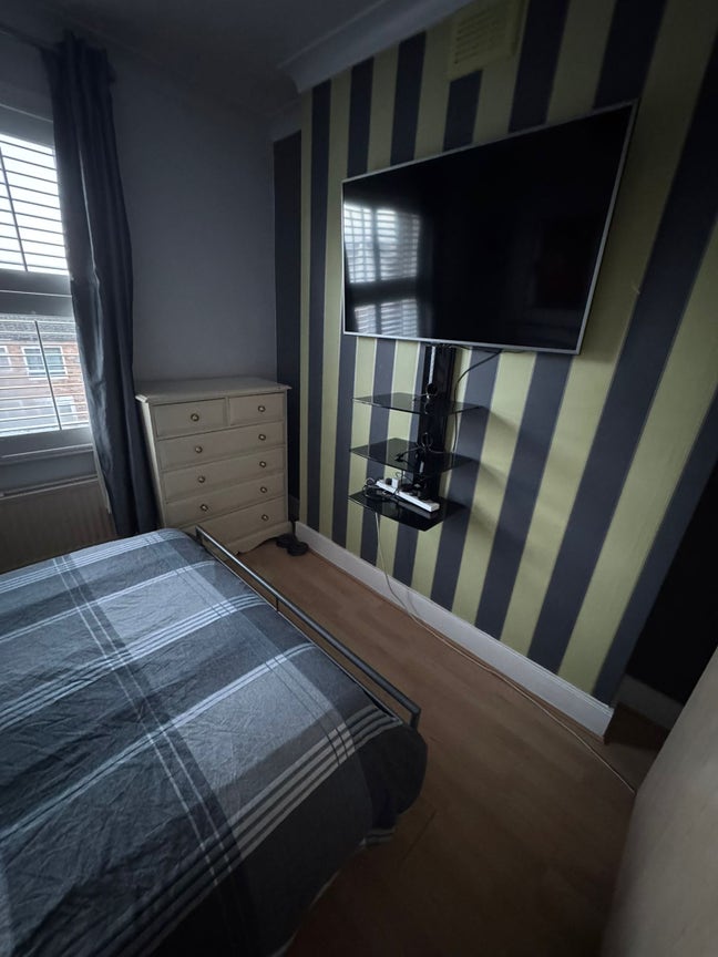 Double Room in Battersea, Modern House Share Main Photo