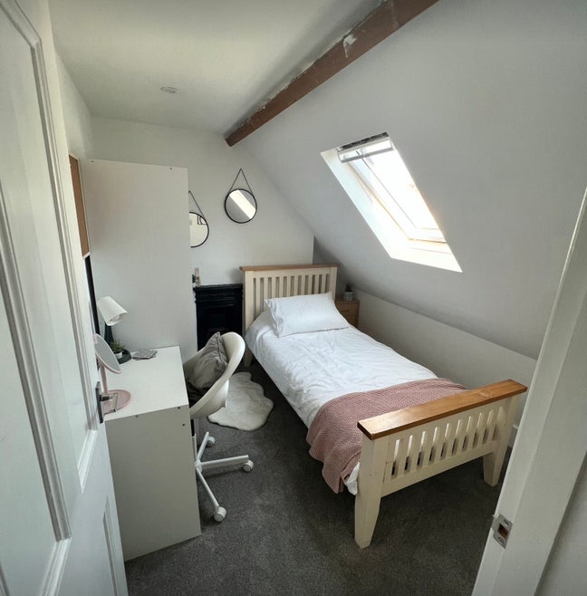 Bright & Cozy Single Room – 1 Min Walk to Seaford Main Photo