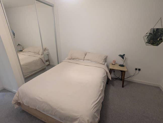 Double Room w/ private bathroom, 3 min from tube Main Photo
