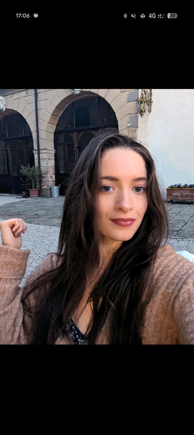 26 y/o female looking4 female roomie, 2 bed London Main Photo