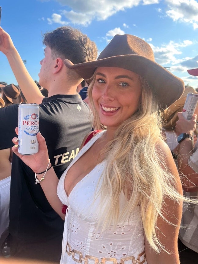 Professional Female seeks a single or double room Main Photo