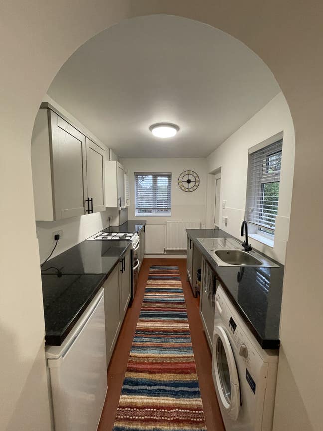 Two double bedrooms available in a 3 bed cottage  Main Photo