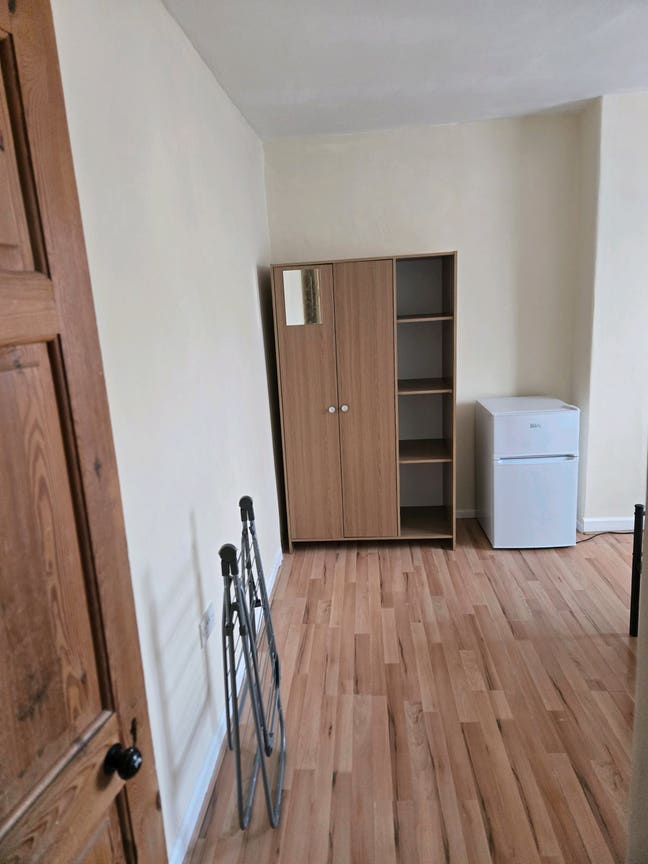 Large Double Room Main Photo