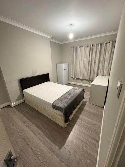 Spacious & Modern Double Room  NW6 Main Photo