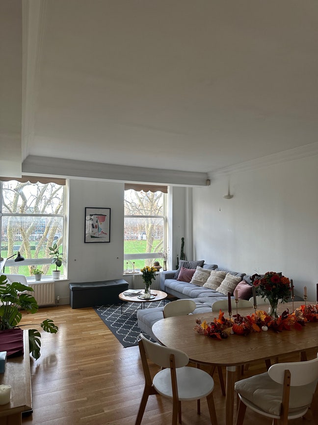 En-suite available on beautiful Westminster square Main Photo