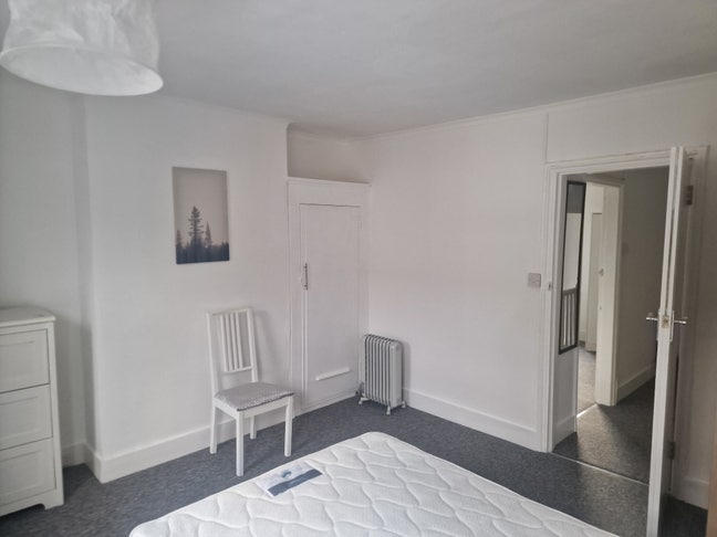 Stunning Newly Renovated City Centre Room  Main Photo