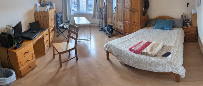 Spacious room for a couple at £1,025 per month Main Photo