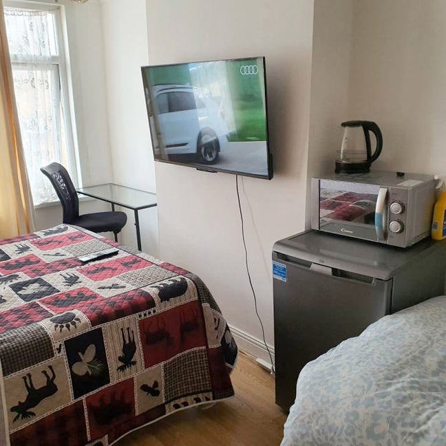 A newly renovated and furnished shared apartment i Main Photo