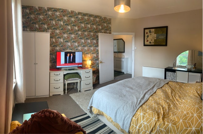 A large room In Kilwinning with lock Main Photo