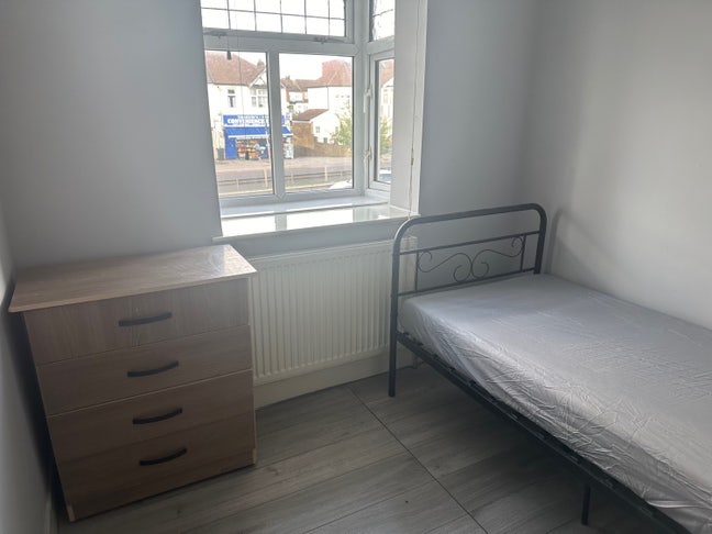 Single room available Main Photo