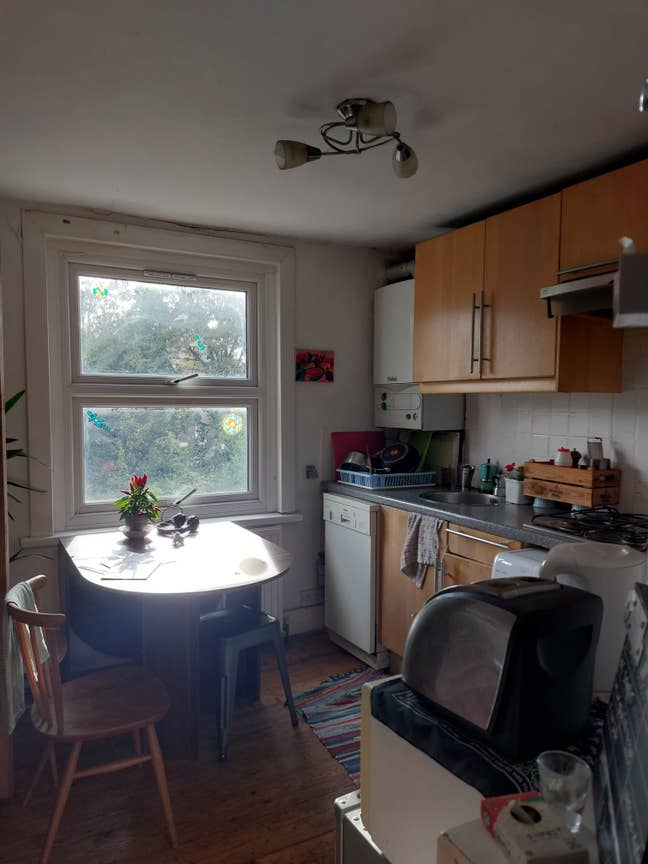 Bright, comfortable room available from mid Januar Main Photo