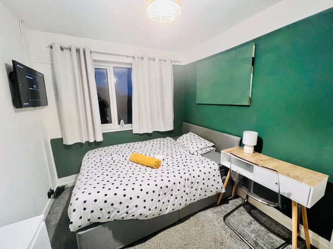 Double Bedroom in Syston with shared amenities. Main Photo