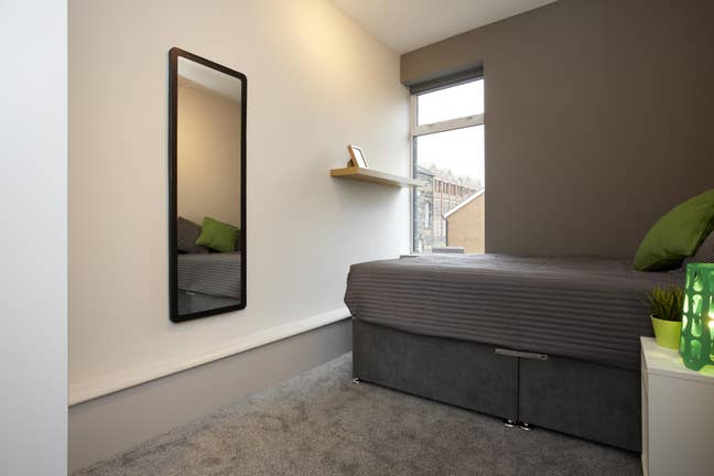 Large Double Rooms! Furnished & All Bills Included Main Photo