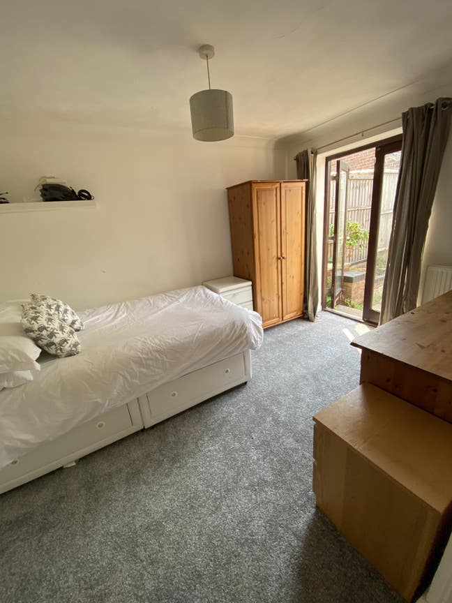 **Modern Double with Toilet- Near City NR5** Main Photo