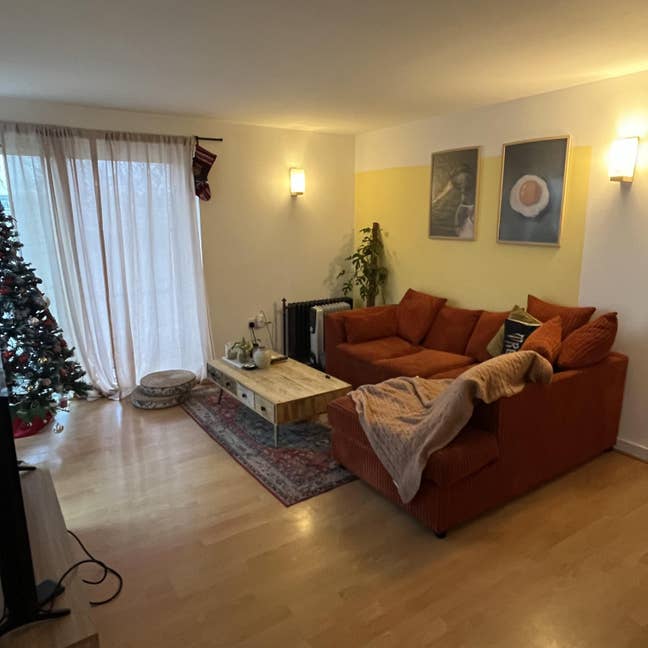 Spacious 2 Bedroom flat  Main Photo