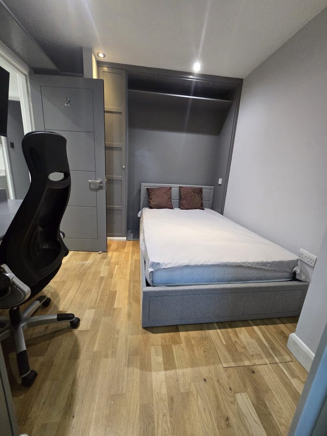 Stylish Professional En-suite Double Room Main Photo