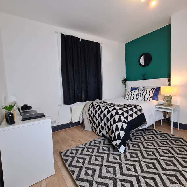 Large Double Room ✅ Bills Included Main Photo