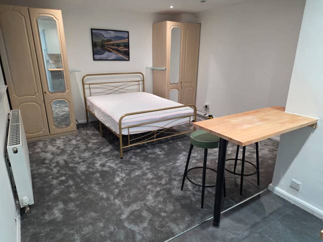 LARG Ensuite Bedsit Bicester - Great for Couples Main Photo