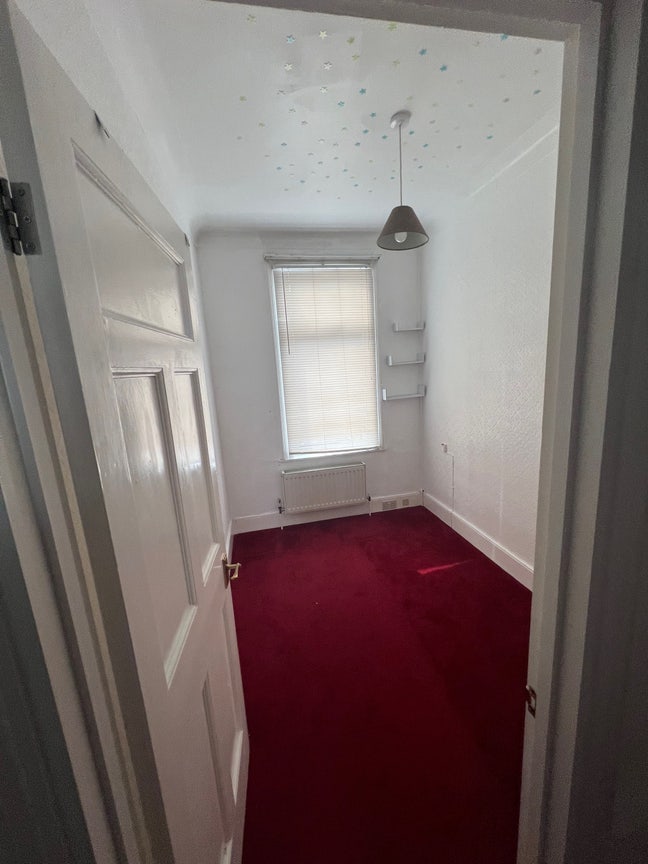 Small single room  Main Photo