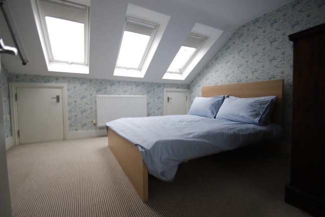 Spacious Ensuite available in great location!  Main Photo