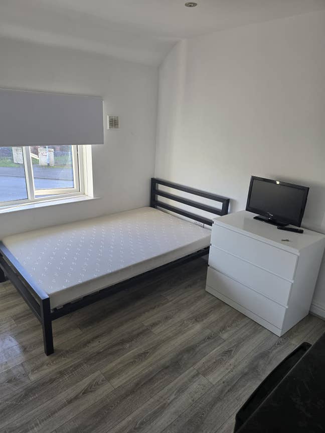 Double Room in Armley (Bills Inc)- Zero Deposit Main Photo