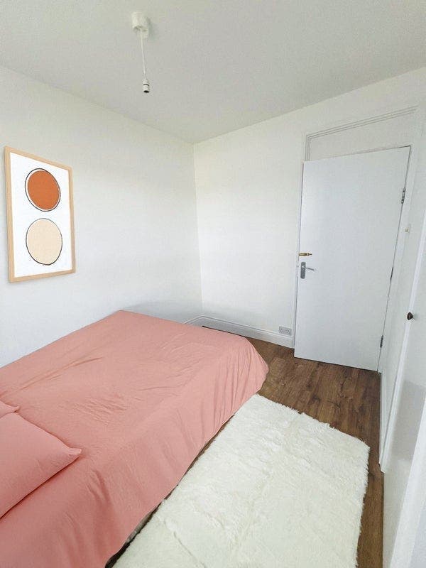 Kilburn Park - Cozy Room To Move ASAP! Main Photo