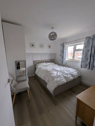 Double room available in lovely renovated house Main Photo