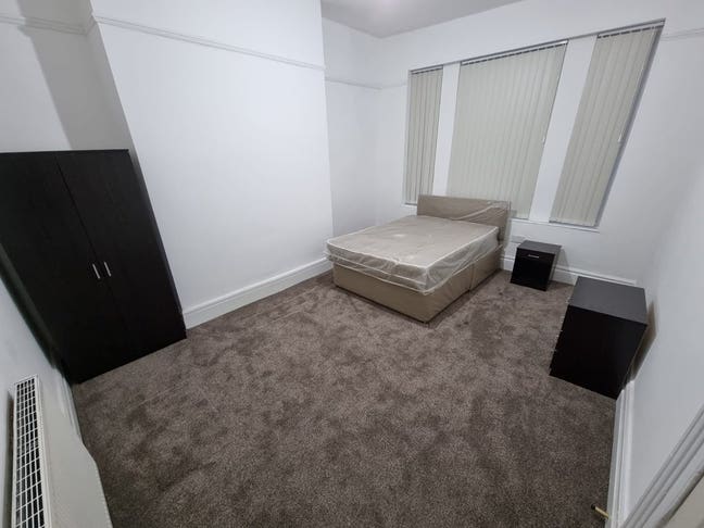 Private Room Available Near Salford University Main Photo