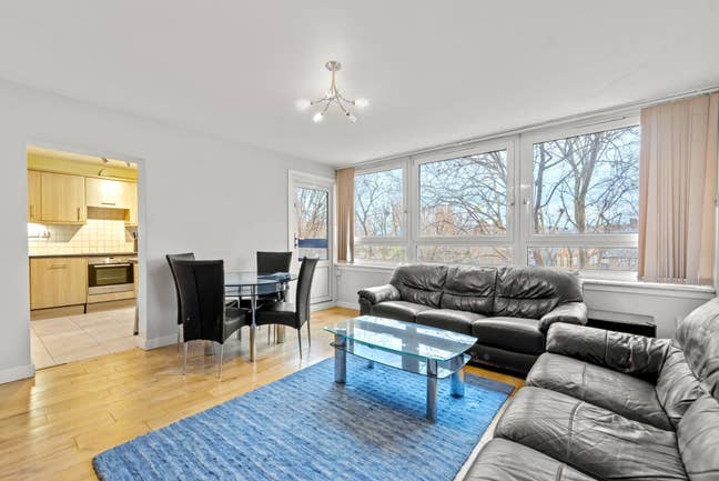 Modern 3 bed available now!  Main Photo