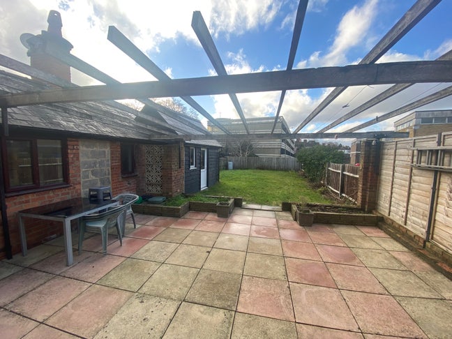 1 Bedroom to rent - Bills Included Main Photo