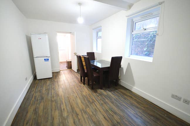 2 Bedroom Garden Flat Haringey Green Lanes Main Photo