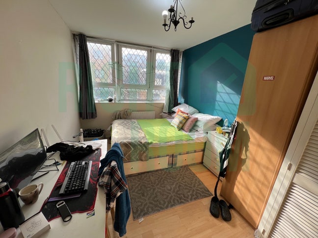 Great room in E14  Main Photo