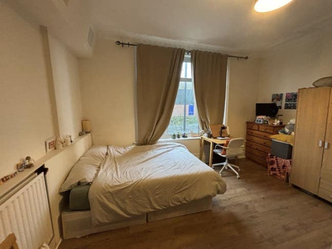 En-suite large double room in Manor House area Main Photo