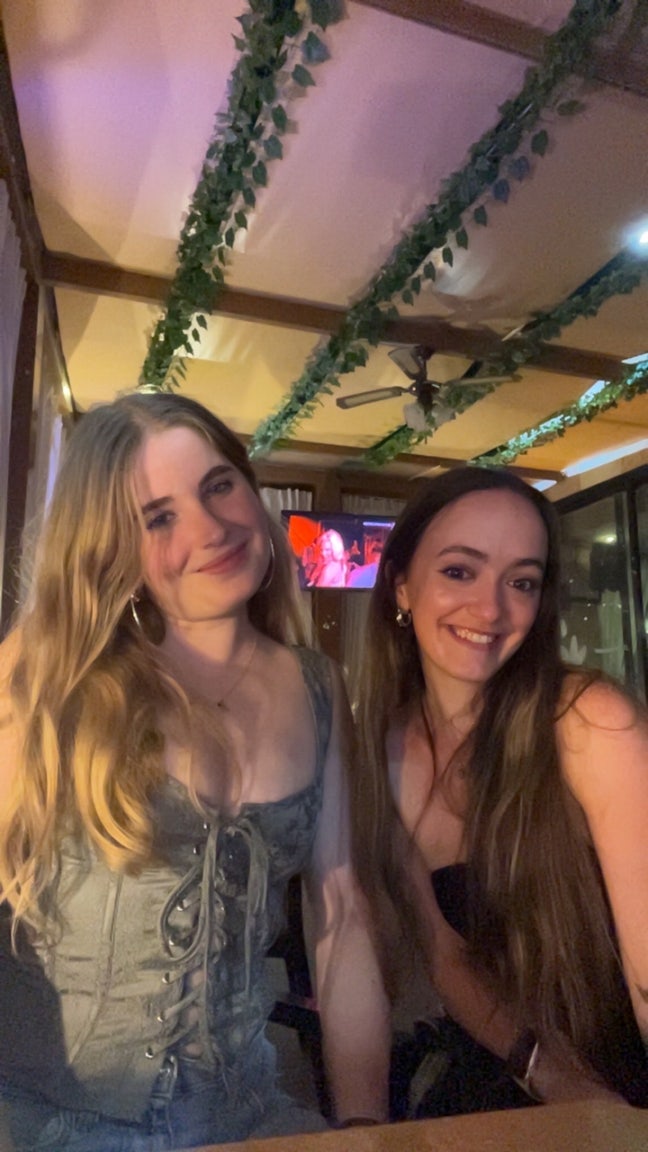 Looking for 2 female flatmates  Main Photo