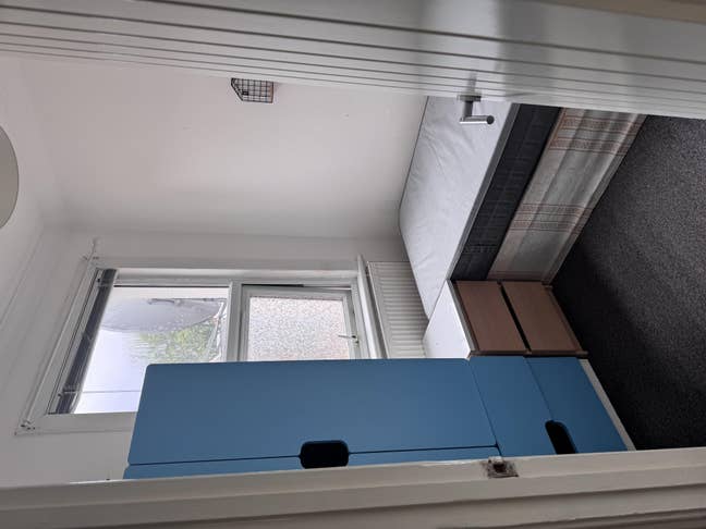 One single one double bedroom available  Main Photo