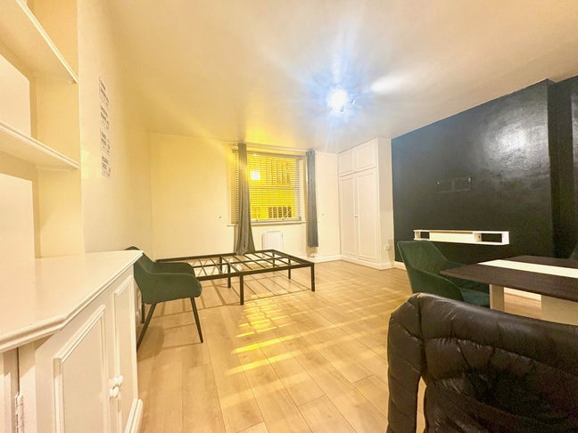 * All Bills Included * Westbourne Terrace Main Photo