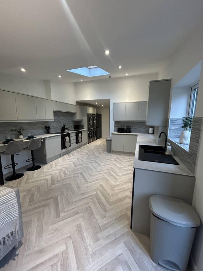 Luxurious, Brand New, Stylish Double Room with En- Main Photo