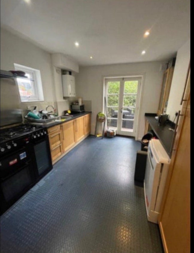 Double Room in Clapham North in a Victorian House Main Photo