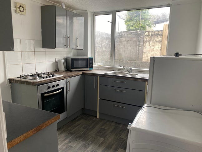 ROOM TO RENT Main Photo