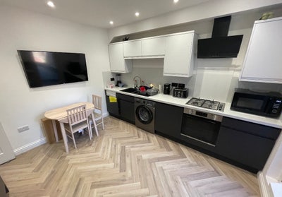 Renovated Double Room Close to the Hospital! Main Photo